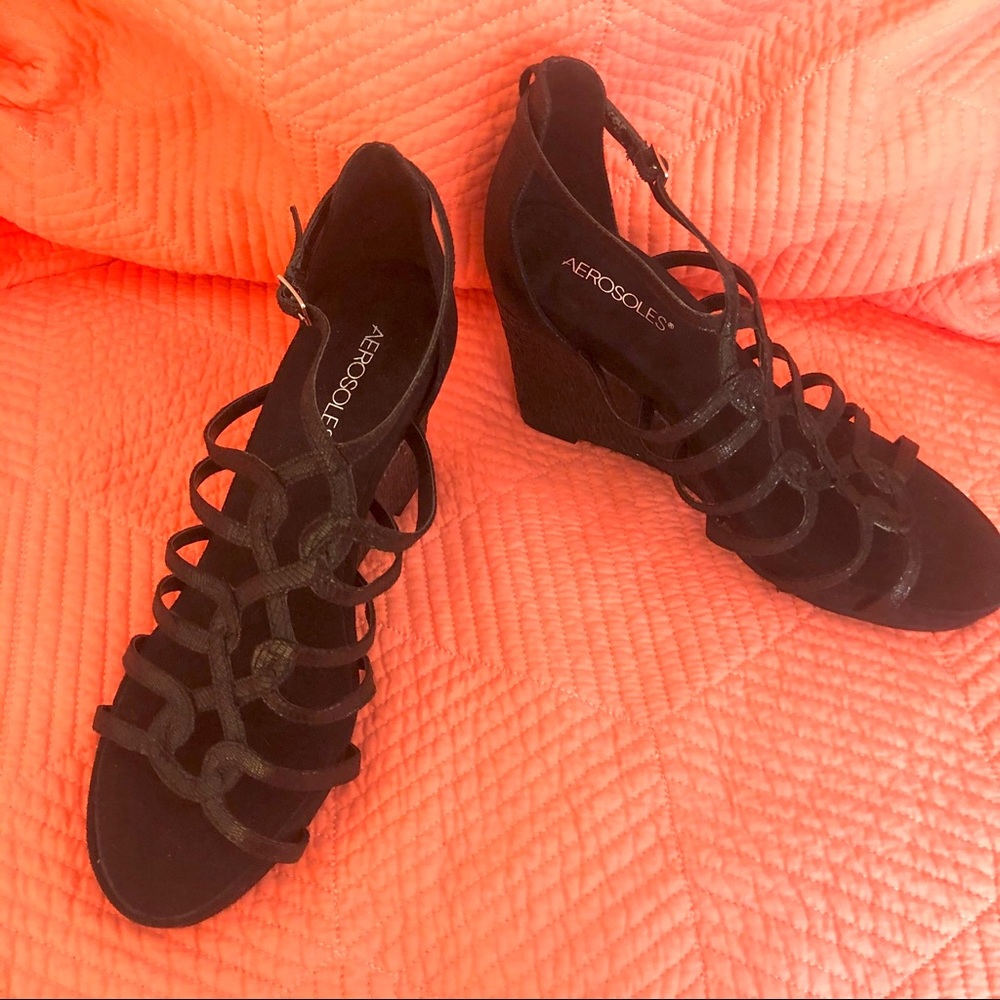 Aerosols black wedge sandals